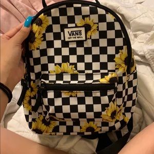 Vans mini backpack 🌻.